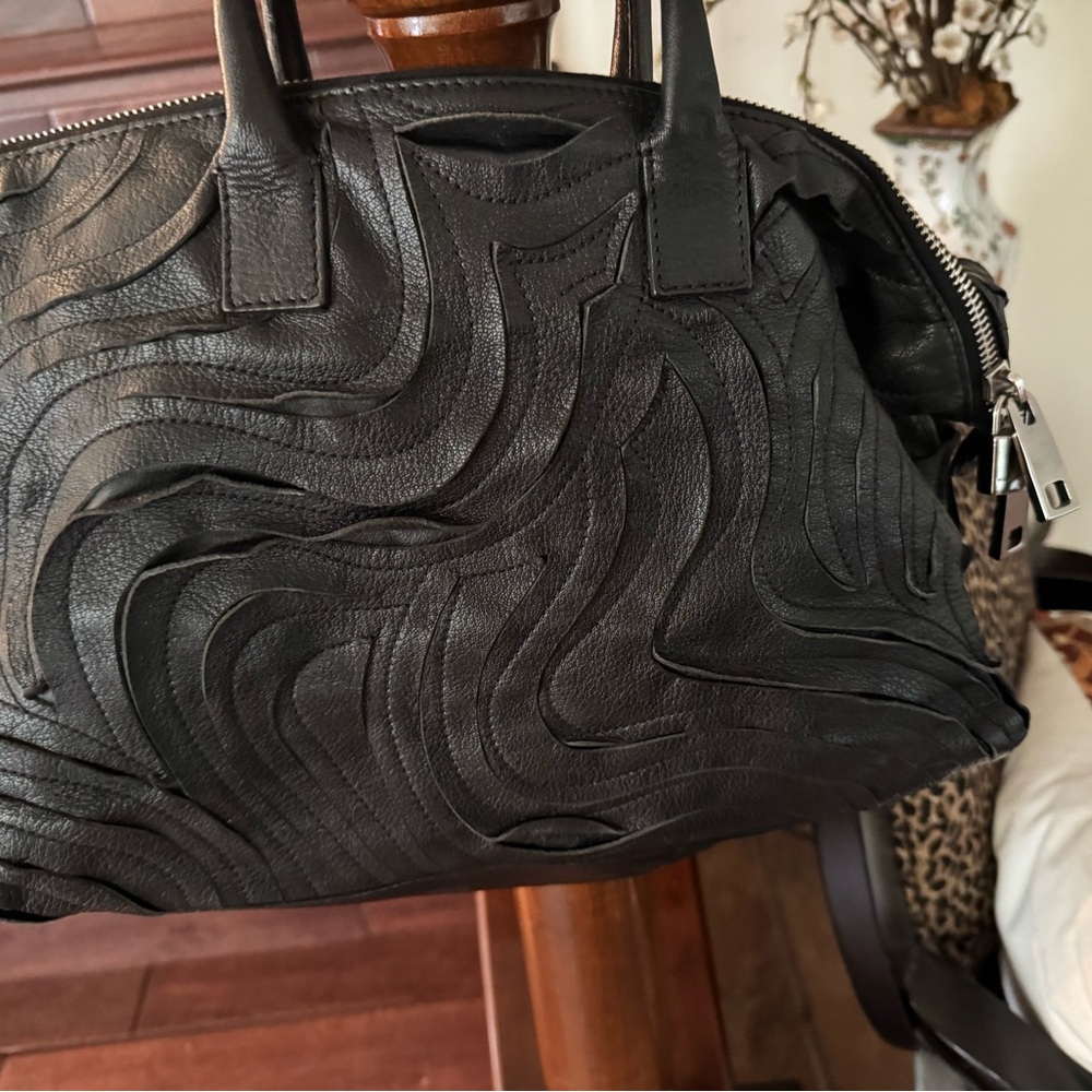 Marc Jacobs Black Laser Cut Wave Satchel Handbag - Picture 7 of 11